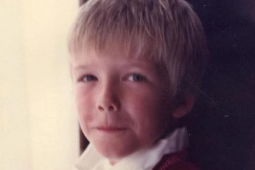 Becks khoe loạt ảnh ngày thơ ấu nhân dịp sinh nhật tuổi 50