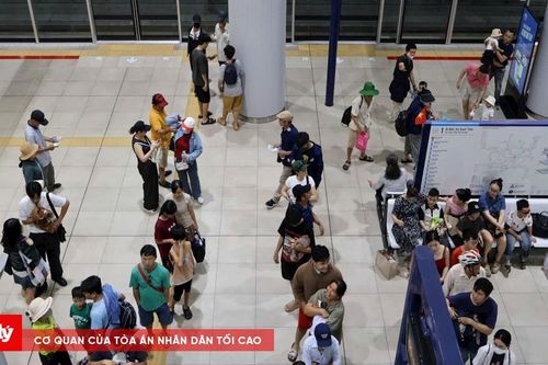 Metro TP.HCM tấp nập người trong kỳ nghỉ lễ