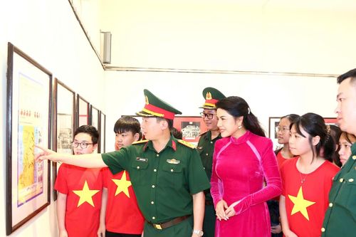 Hải Phòng: Triển lãm ảnh 'Đất nước trọn niềm vui'