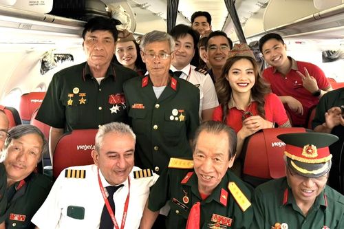 Chuyến bay Vietjet chào đón những người viết nên lịch sử