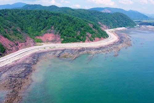 Check-in vẻ đẹp hoang sơ tại bãi biển Cửa Hiền