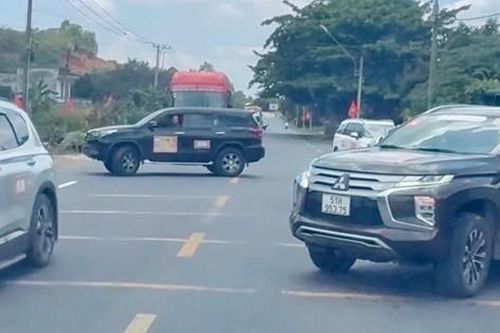 Xác minh vụ 2 ô tô chắn ngang Quốc lộ 20 cho đoàn xe doanh nhân đi qua