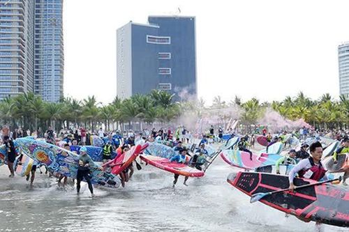 Đà Nẵng: Du khách đến bán đảo Sơn Trà và các bãi biển tăng mạnh dịp lễ