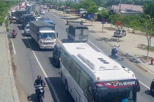 Người dân trở lại TPHCM sau kỳ nghỉ 30-4, cầu Rạch Miễu kẹt cứng