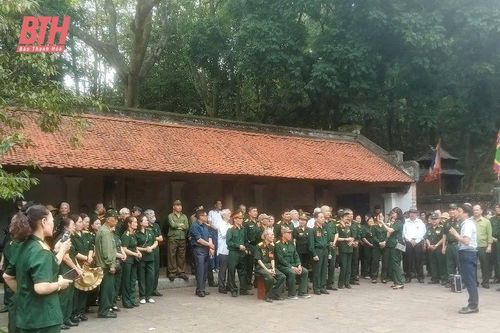 Du khách ấn tượng khi về miền du lịch tâm linh xứ Thanh