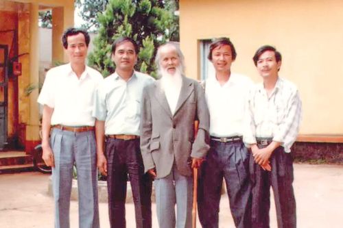 Kỷ niệm với bác Núp