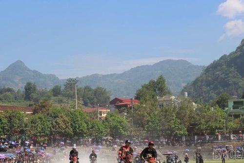 98 nài ngựa tranh tài tại vòng loại Giải đua ngựa truyền thống huyện Bắc Hà lần thứ 18, năm 2025