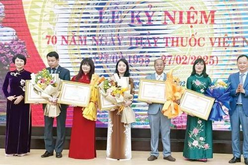 Chăm sóc sức khỏe Nhân dân là nhiệm vụ hàng đầu
