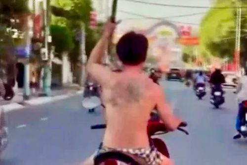 Bình Dương: Khống chế đối tượng 'múa rựa' giữa đường