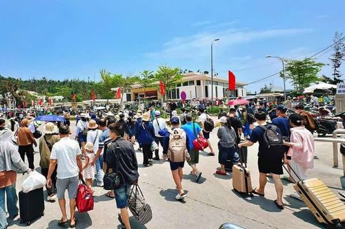 Khách du lịch đến đảo Cô Tô, Vân Đồn tăng kỷ lục