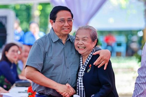 Thủ tướng Phạm Minh Chính tri ân các chiến sĩ cách mạng từng bị tù đày ở Côn Đảo