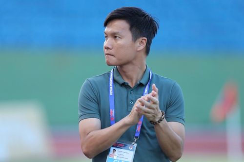 'Quay xe' sau khi từ chức, HLV đội Bình Dương nhận kết đắng