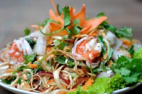 Cách làm gỏi hoa chuối tôm thịt giòn ngon mà không thâm