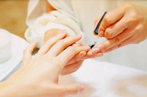 Tác động của sơn móng tay đến sức khỏe