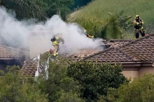 Máy bay đâm vào nhà dân ở Mỹ, phi công tử nạn