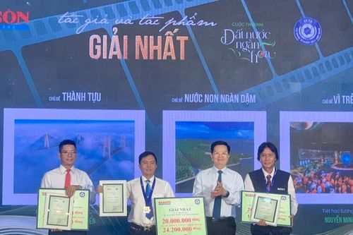 Trao giải cuộc thi ảnh 'Đất nước ngàn hoa'