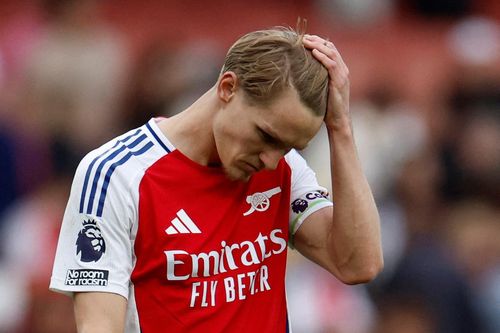 Arsenal thảm bại trước ngày tái đấu PSG