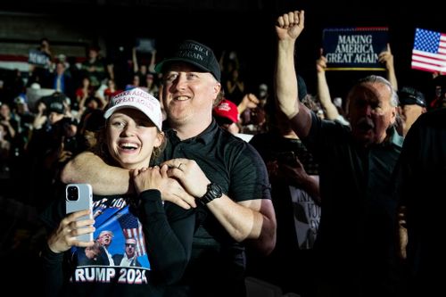Những người Mỹ cảm thấy 100 ngày cầm quyền của ông Trump 'thú vị'