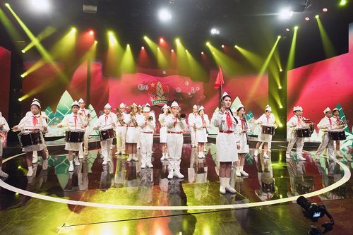 Trong trẻo thời 'Khăn quàng thắm vai em' tại chương trình 'Giai điệu tự hào'