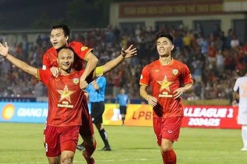Hồng Lĩnh Hà Tĩnh thắng đậm trên sân nhà