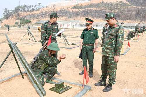 Chiến sĩ mới sẵn sàng cho hội thao và kiểm tra 3 tiếng nổ