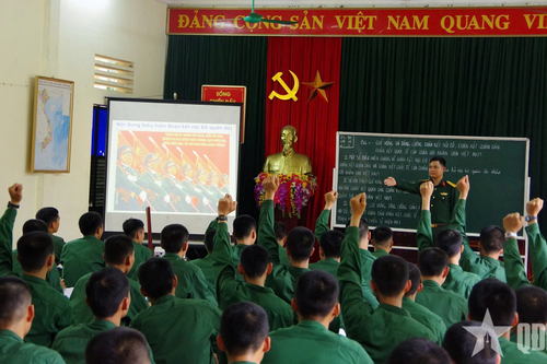 Khắc phục bệnh hình thức trong công tác giáo dục chính trị ở đơn vị cơ sở