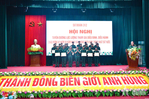Sư đoàn 312 gặp mặt tuyên dương đoàn cán bộ, chiến sĩ tham gia thực hiện nhiệm vụ A50