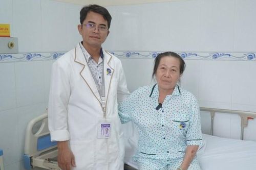 Chân đau phải mổ cấp cứu vì tắc tĩnh mạch chậu đùi cấp