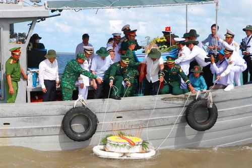 Đường Hồ Chí Minh trên biển (Bến Vàm Lũng) - Biểu tượng vinh quang, tự hào của dân tộc