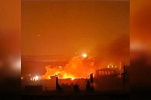 Nổ lớn và động đất cùng lúc ở Iran