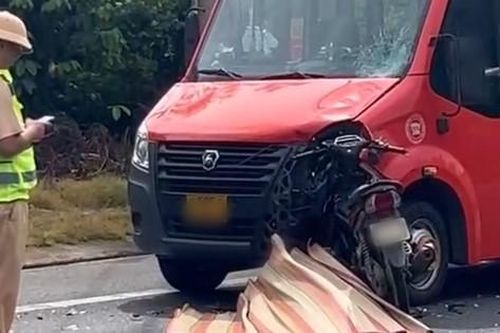 Tông trực diện xe buýt trên quốc lộ 20, một người tử vong