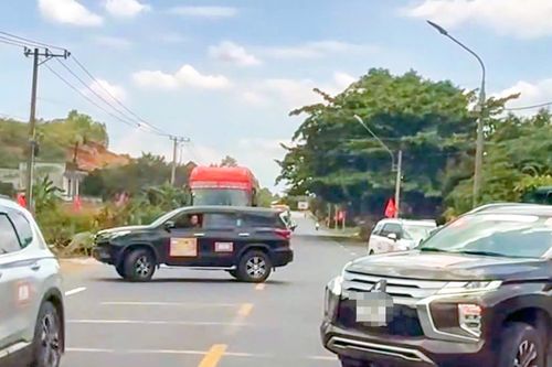 Điều tra vụ 2 ô tô chắn ngang quốc lộ để 'mở đường' cho đoàn xe doanh nhân
