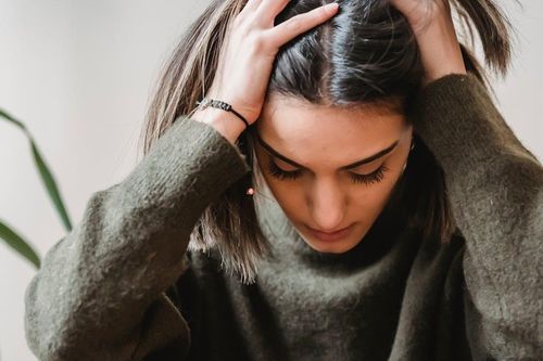 Chồng đưa con riêng về nhà, bắt vợ phải chăm sóc, chiều chuộng như con ruột