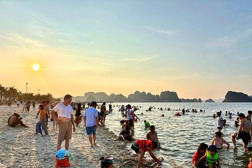 Quảng Ninh đón hơn 1,1 triệu lượt khách du lịch trong kỳ nghỉ lễ