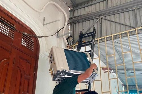 Nghệ An: 'Cháy' thợ điều hòa