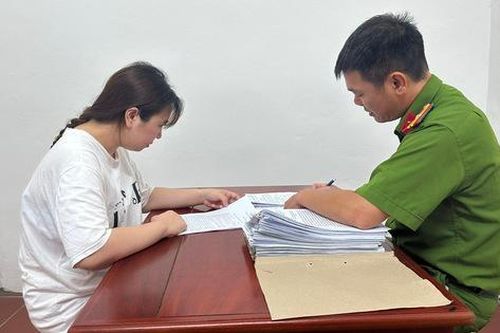 Bắt đối tượng chiếm đoạt tài sản từ việc làm hồ sơ du học