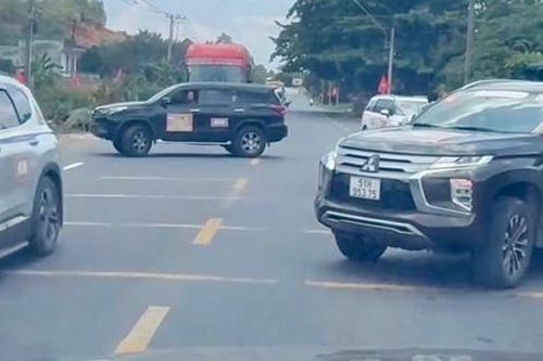 Công an Lâm Đồng thông tin vụ ô tô chặn Quốc lộ 20 cho đoàn xe doanh nhân đi qua