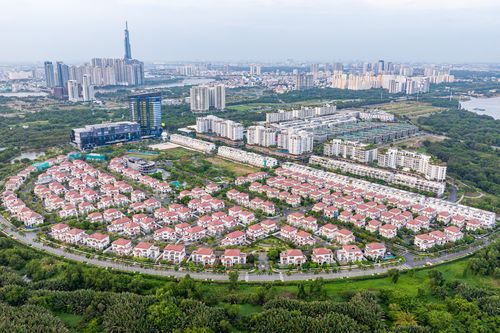 Mùa ĐHĐCĐ 2025 của doanh nghiệp địa ốc: Điểm tên các ông lớn đặt mục tiêu táo bạo và 'cài số lùi'