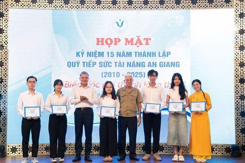 Họp mặt kỷ niệm 15 năm thành lập Quỹ Tiếp sức tài năng An Giang