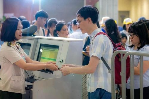 Sân bay Nội Bài và Tân Sơn Nhất đón hơn 219.000 khách ngày cuối nghỉ lễ