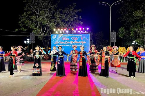 Đêm hội Sắc màu dân tộc Thành Tuyên