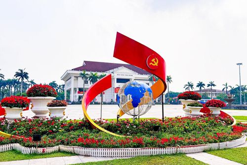 Thái Bình rực rỡ cờ hoa chào mừng 50 năm Ngày đất nước thống nhất