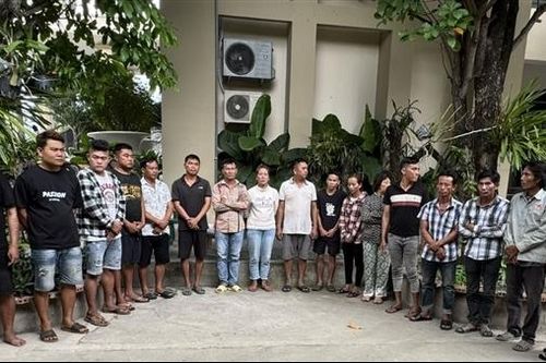 Bắt 34 đối tượng đá gà, lắc tài xỉu dịp nghỉ lễ, thu giữ gần 200 triệu đồng