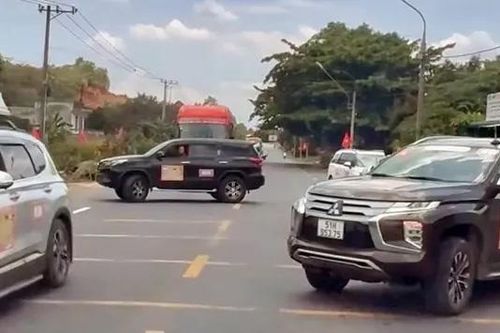 Xử lý vụ tự ý chặn đường để 'đoàn xe doanh nhân qua'