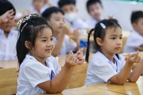 Hà Nội công bố đường dây nóng hỗ trợ tuyển sinh