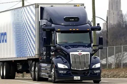 Xe đầu kéo tự lái thử nghiệm chạy lần đầu tiên
