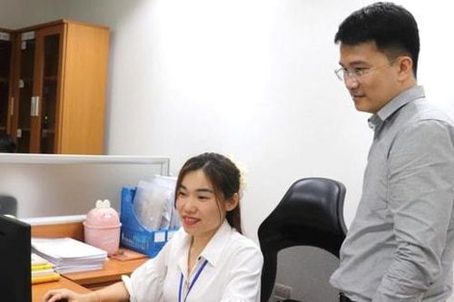 Nữ công chức đam mê công tác kiểm soát thủ tục hành chính