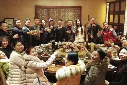 Đi họp lớp, người bạn giàu tranh thanh toán hóa đơn 300 triệu: Về đến nhà thì chết điếng trước 1 cảnh tượng