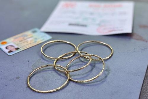 An Giang: Bắt người phụ nữ già vờ mua vàng rồi trộm cắp