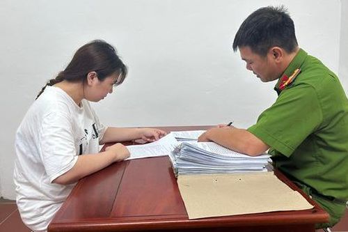 Nhờ làm hồ sơ du học cho con trai, người phụ nữ bị lừa gần 500 triệu đồng
